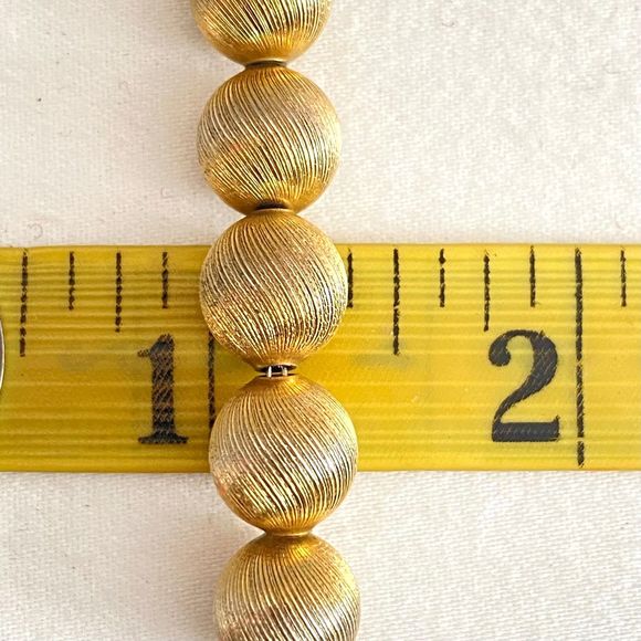 Matinee Necklace Textured Spiral Gold Tone Beads Round Slide Clasp - Picture 8 of 8
